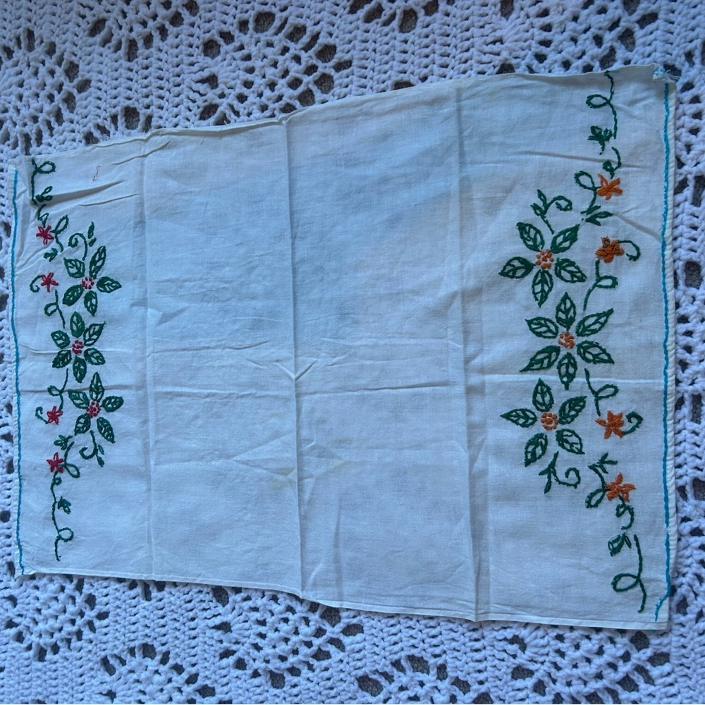 Vintage Hand-Embroidered Linen Tea Towel Granny Core Cottage Core Read